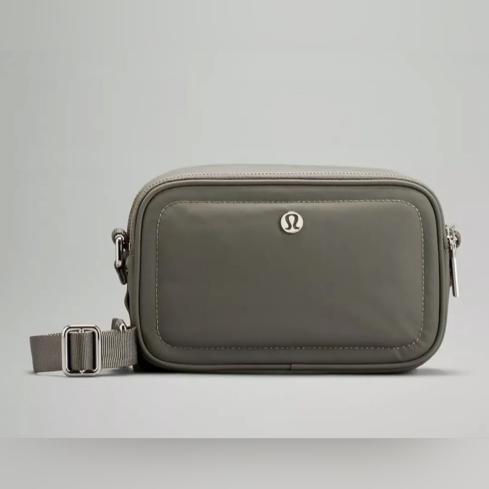 LULULEMON CROSSBODY CAMERA BAG